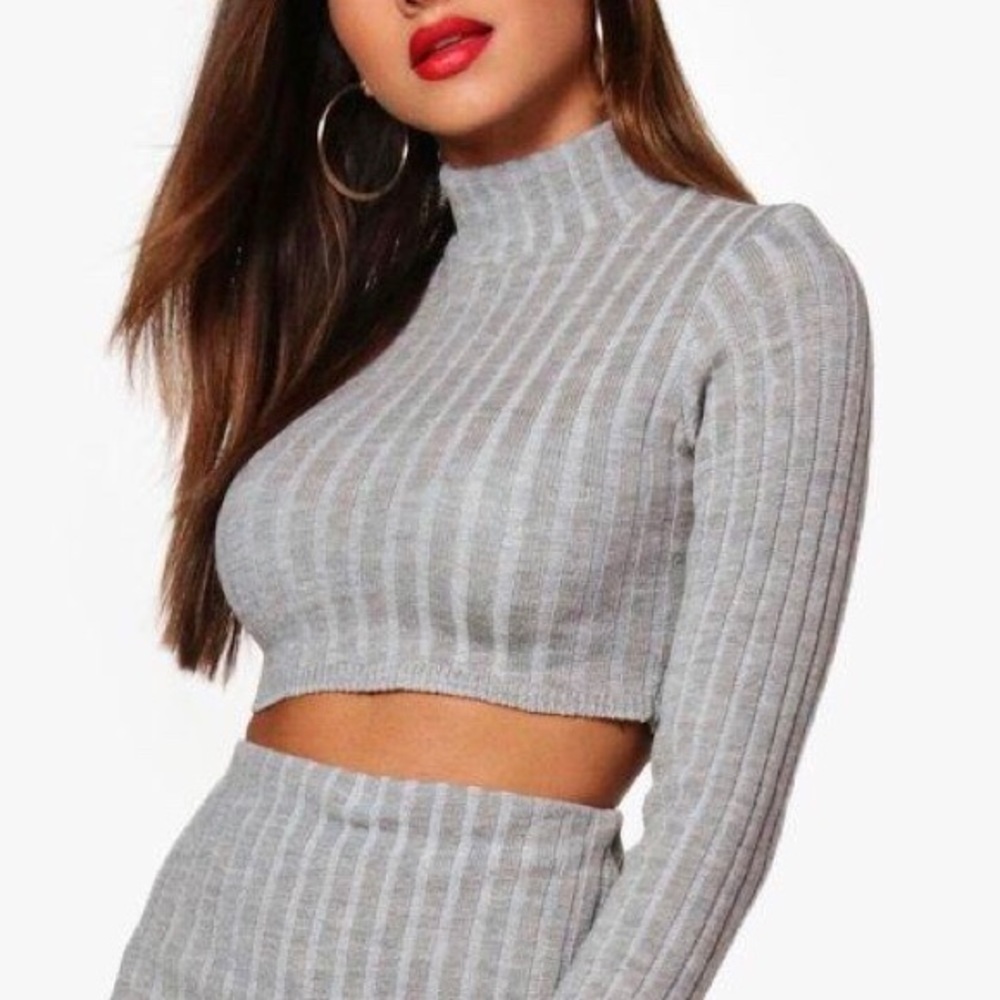 NOT FOR SALE RIGHT NOW! 
NWT BOOHOO Rib Knit TurtleNeck Crop Top. Sz Large